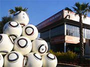 写真「国際放送センター前にあるFIFAワールドカップ広告塔」